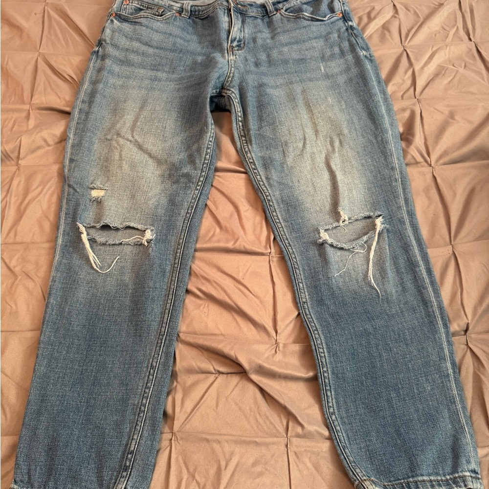 Women’s Distressed Jeans